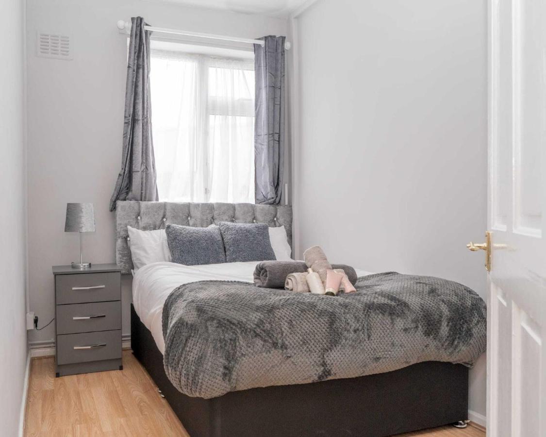 Cosy 2 Bedroom Home In Coventry Esterno foto