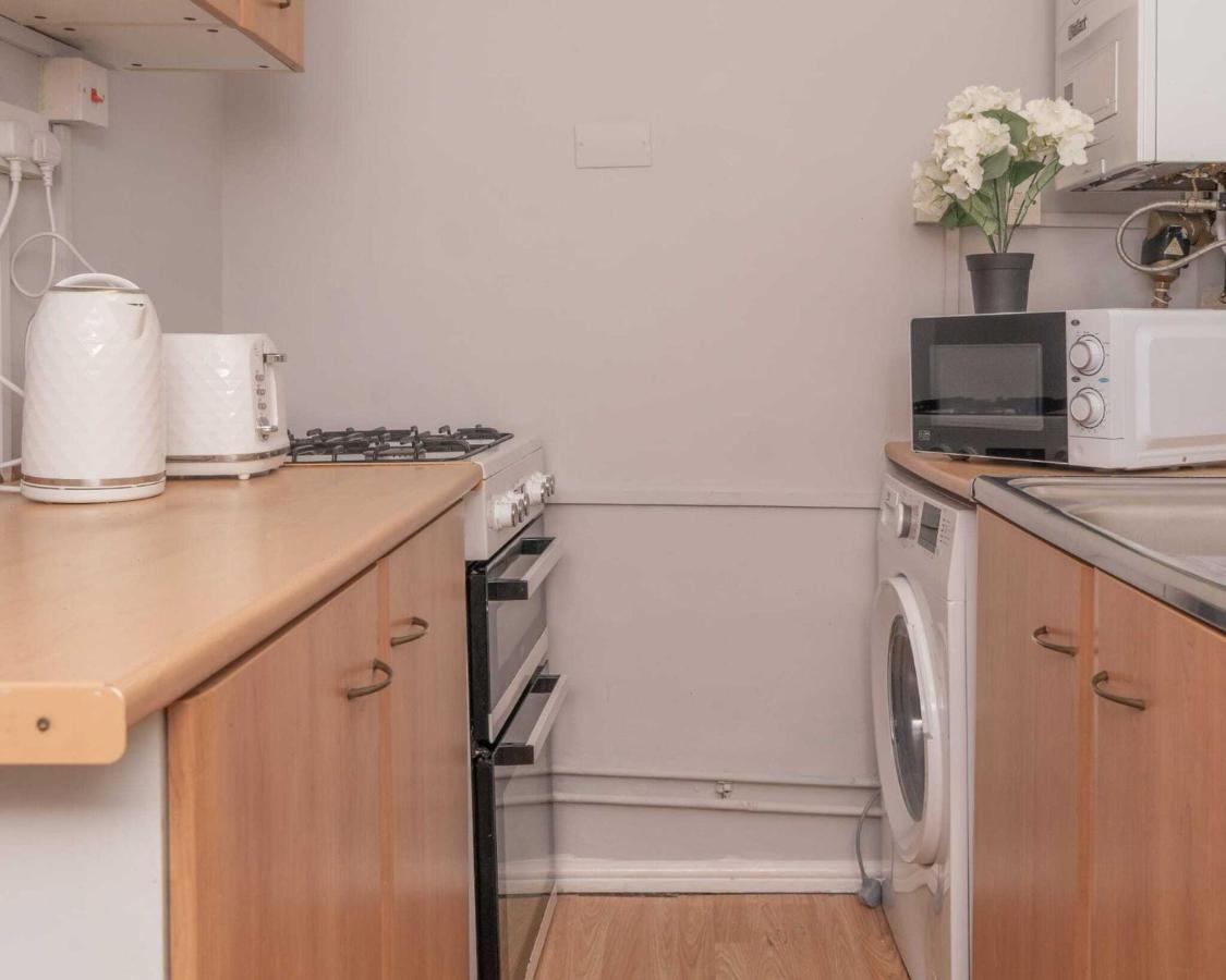 Cosy 2 Bedroom Home In Coventry Esterno foto