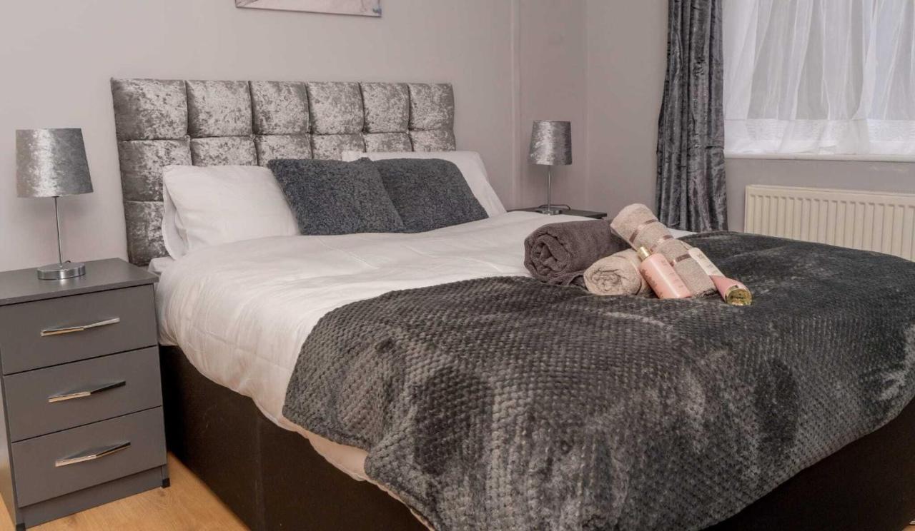 Cosy 2 Bedroom Home In Coventry Esterno foto